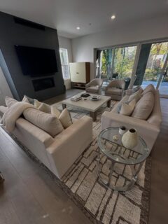 Dreamy 🤍🦢✨
.
#toneontone #texture #handknottedrugs #wool #woolrugs #floordesign #floordecor #floorfocus #flooring #coeflow