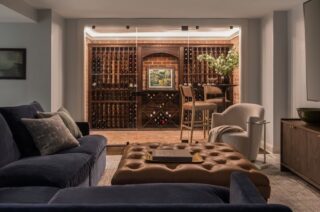 Red wine + plush rug = rainy day perfection ✨
#cozyseason #redwineseason #treatyourtoes